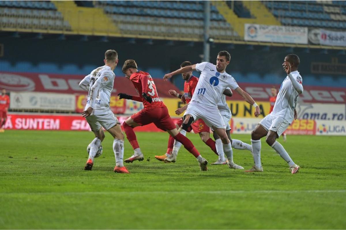 FOTO EXCLUSIV Fotoreporterul GSP a surprins cadru cu cadru faza penalty-ului de la Gaz Metan - FCSB