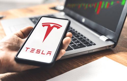 Sute de șoferi Tesla nu și-au putut folosi mașinile la începutul weekendului trecut, foto: Imago