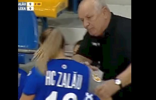 Gheorghe Tadici recidivează » Își bruschează o jucătoare în timpul meciului! Ce s-a putut vedea pe transmisiunea în direct