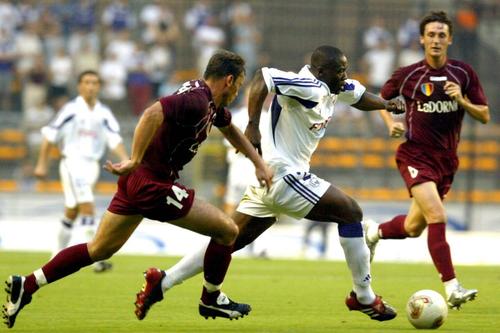 Florin Șoavă, în plan îndepărtat // foto: Imago Images
