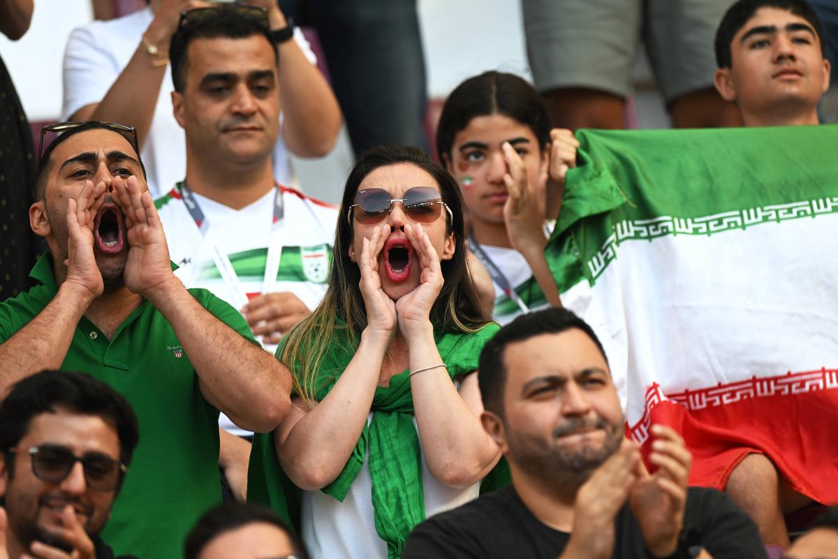 Gazeta a făcut topul celor mai spectaculoși suporteri de la Mondial » Mexicanii au transformat Doha, însă fanele Iranului fură toate privirile