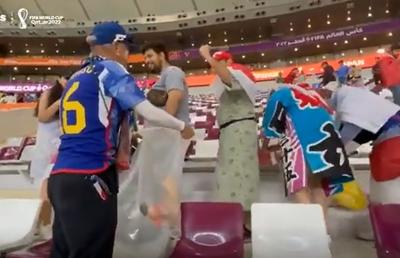 Lecție de civilizație! Fanii Japoniei au început să strângă gunoiul de pe stadion, după victoria cu Germania! Imagini extraordinare