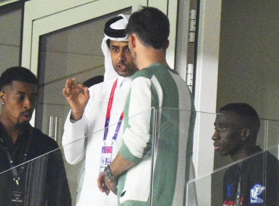 Nasser Al Khelaifi, centru, președintele de la PSG Qatar amenință că își va retrage finanțarea la PSG! » „Ne-am săturat de toate abuzurile. S-a umplut paharul!