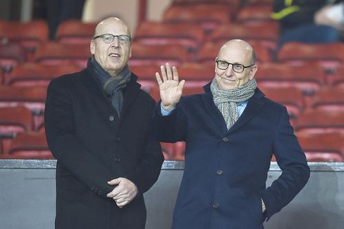 Avram (stânga) și Joel Glazer, co-proprietarii lui Manchester United // sursă foto: Guliver/gettyimages