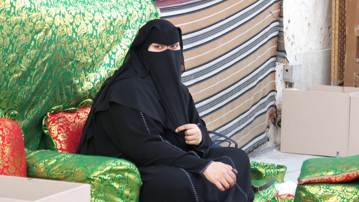 Corespondență din Qatar - Fotbalul pune Hijab, Burka și Niqab lângă fusta-mini și buricul gol