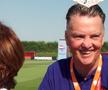 Surprins pe cameră » Van Gaal i-a făcut o propunere indecentă în plin antrenament: „Poți veni la hotel, să ne-o tragem” 