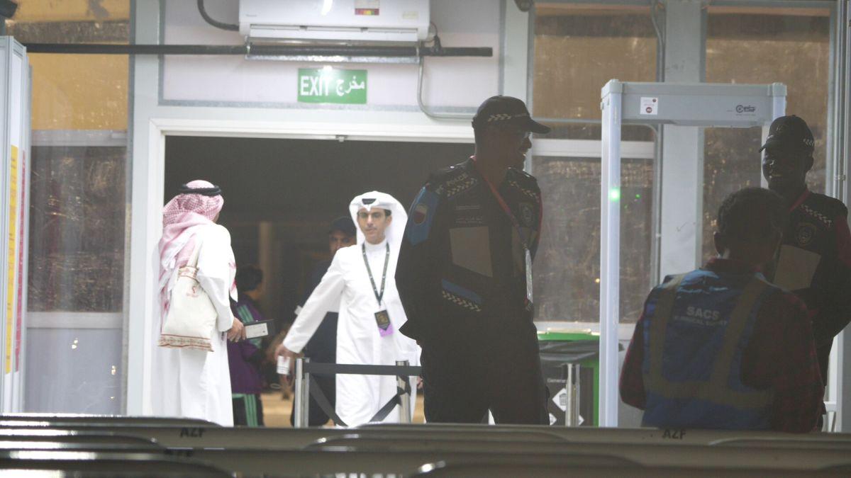 Au sudat canalele, au sigilat ușile! Așa menține Qatarul securitatea pe stadioanele Mondialului » Doar FIFA a produs haos