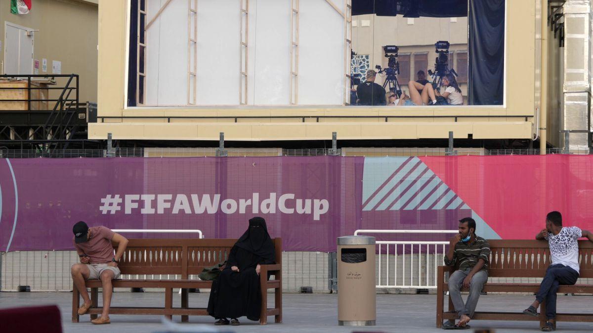 Corespondență din Qatar - Fotbalul pune Hijab, Burka și Niqab lângă fusta-mini și buricul gol