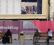 Mondialul a schimbat regulile în Qatar » Fotbalul pune Hijab, Burka și Niqab lângă fustă-mini și buricul gol. Fotografia grăitoare surprinsă în Piața Veche
