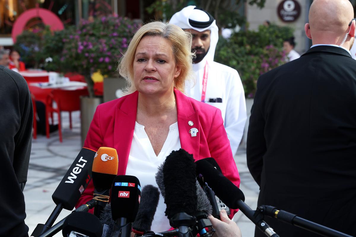 Ministrul Germaniei, gest sfidător în fața lui Infantino și a șeicilor! Imaginea din tribune e virală