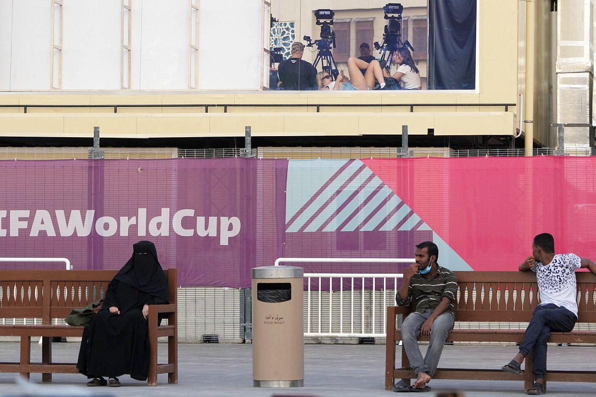 Corespondență din Qatar - Fotbalul pune Hijab, Burka și Niqab lângă fusta-mini și buricul gol