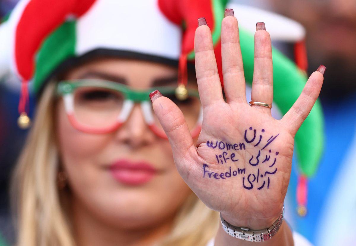 Corespondență din Qatar - Fotbalul pune Hijab, Burka și Niqab lângă fusta-mini și buricul gol