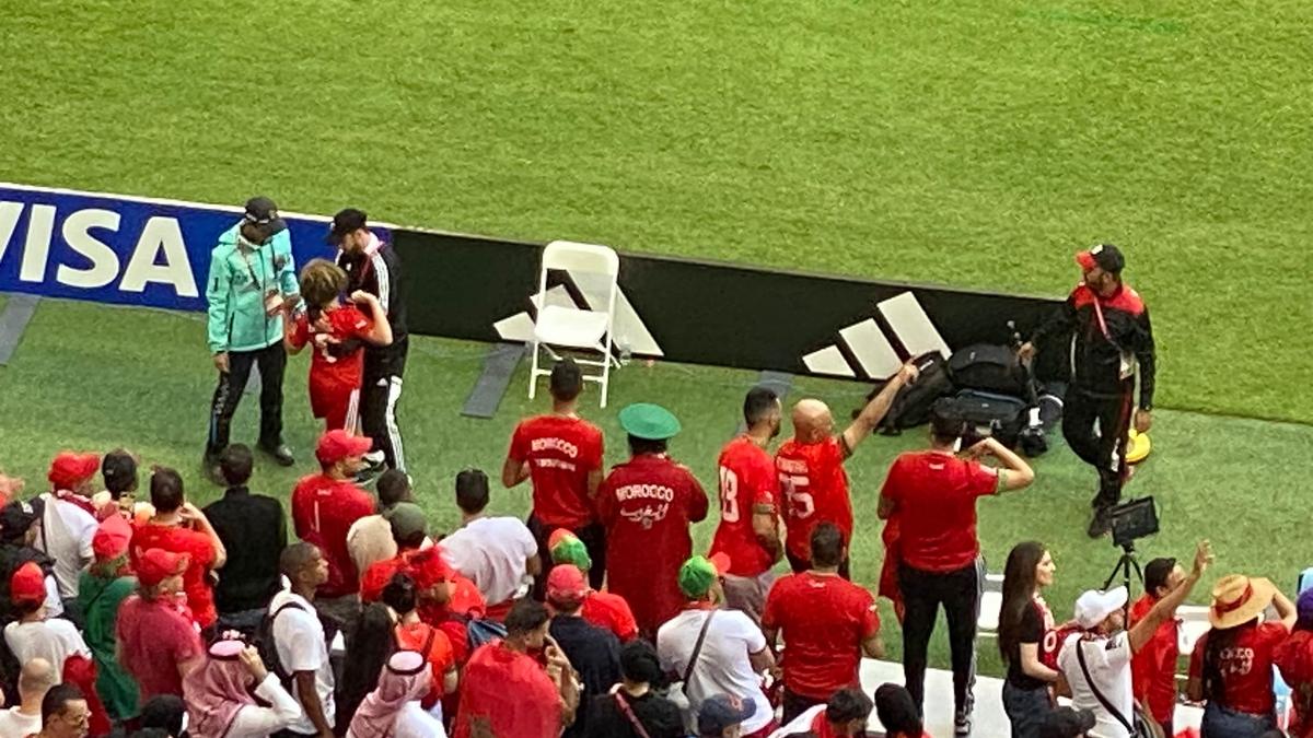 Un marocan a sărit din tribune și a vrut să intre pe teren după Maroc - Croația » Cum s-a încheiat incidentul
