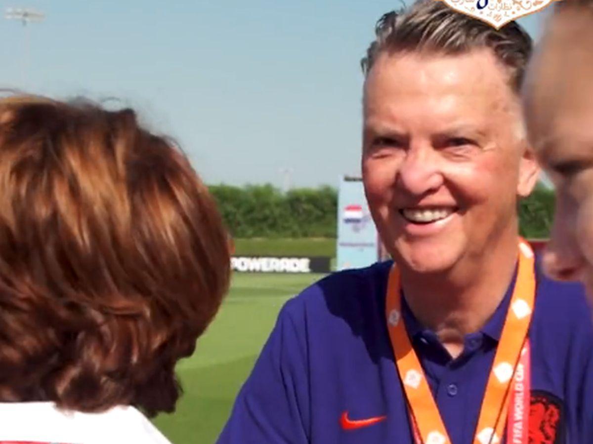 Surprins pe cameră » Van Gaal i-a făcut o propunere indecentă în plin antrenament: „Poți veni la hotel, să ne-o tragem” 