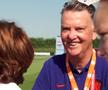 Surprins pe cameră » Van Gaal i-a făcut o propunere indecentă în plin antrenament: „Poți veni la hotel, să ne-o tragem” 