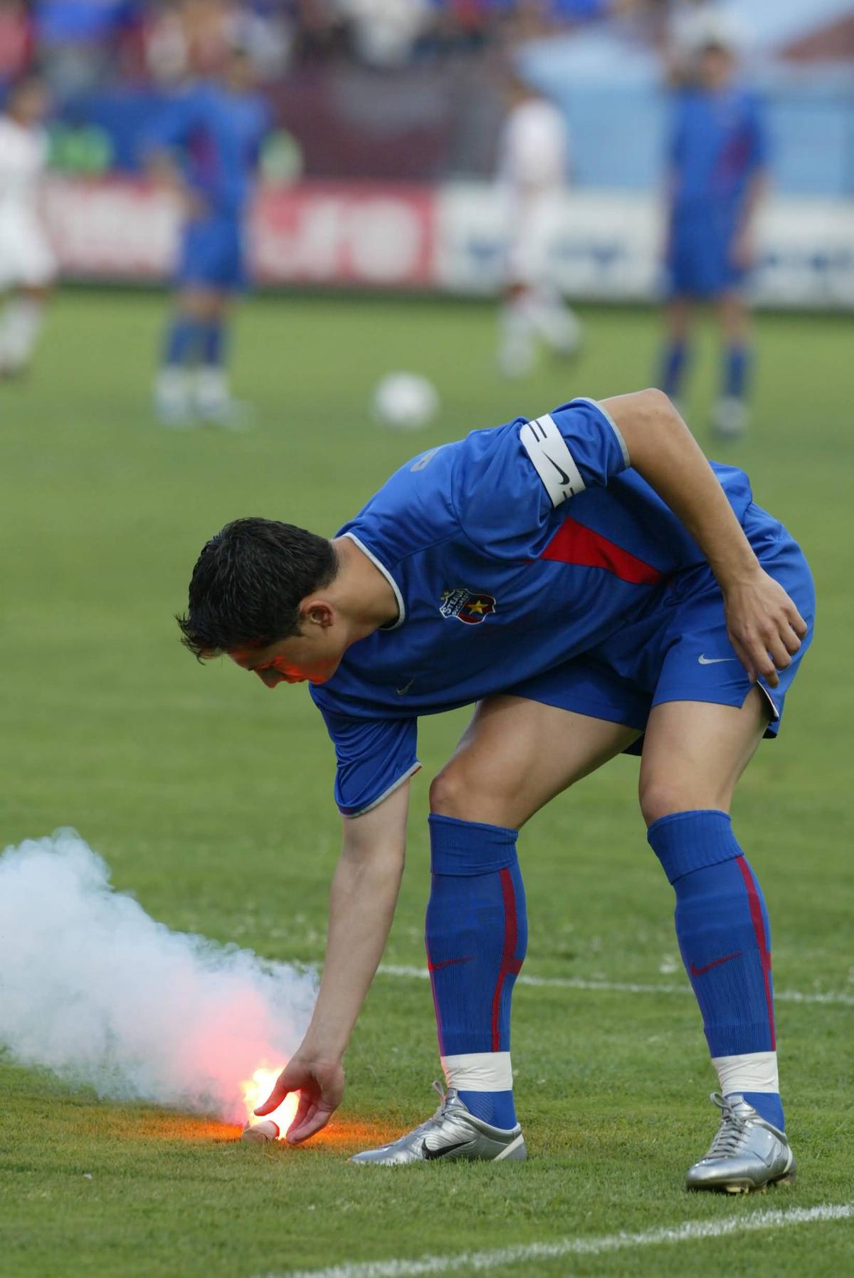 Imagini senzaționale de la primul FCSB - Dinamo din istorie » Burcă a comis-o, Pițurcă în extaz, MM pe garduri + Lupescu s-a însurat în timpul meciului