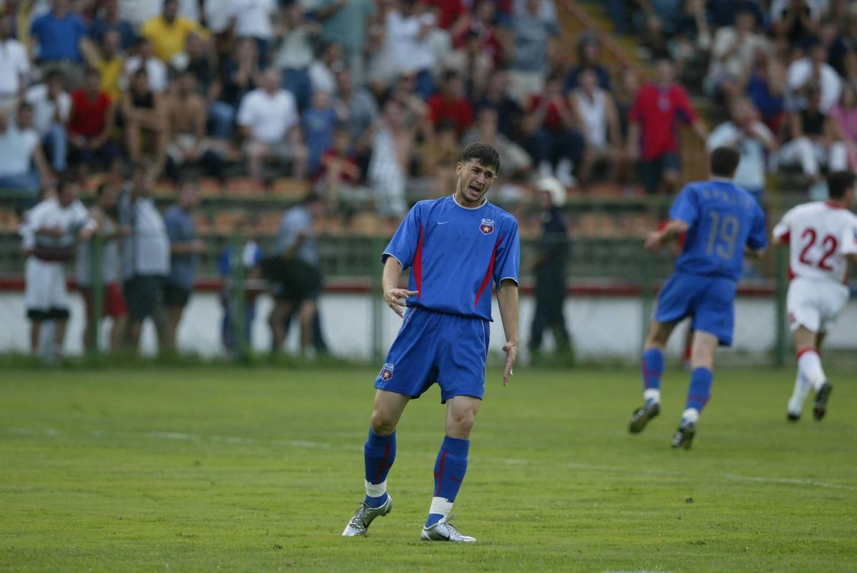 Imagini senzaționale de la primul FCSB - Dinamo din istorie » Burcă a comis-o, Pițurcă în extaz, MM pe garduri + Lupescu s-a însurat în timpul meciului