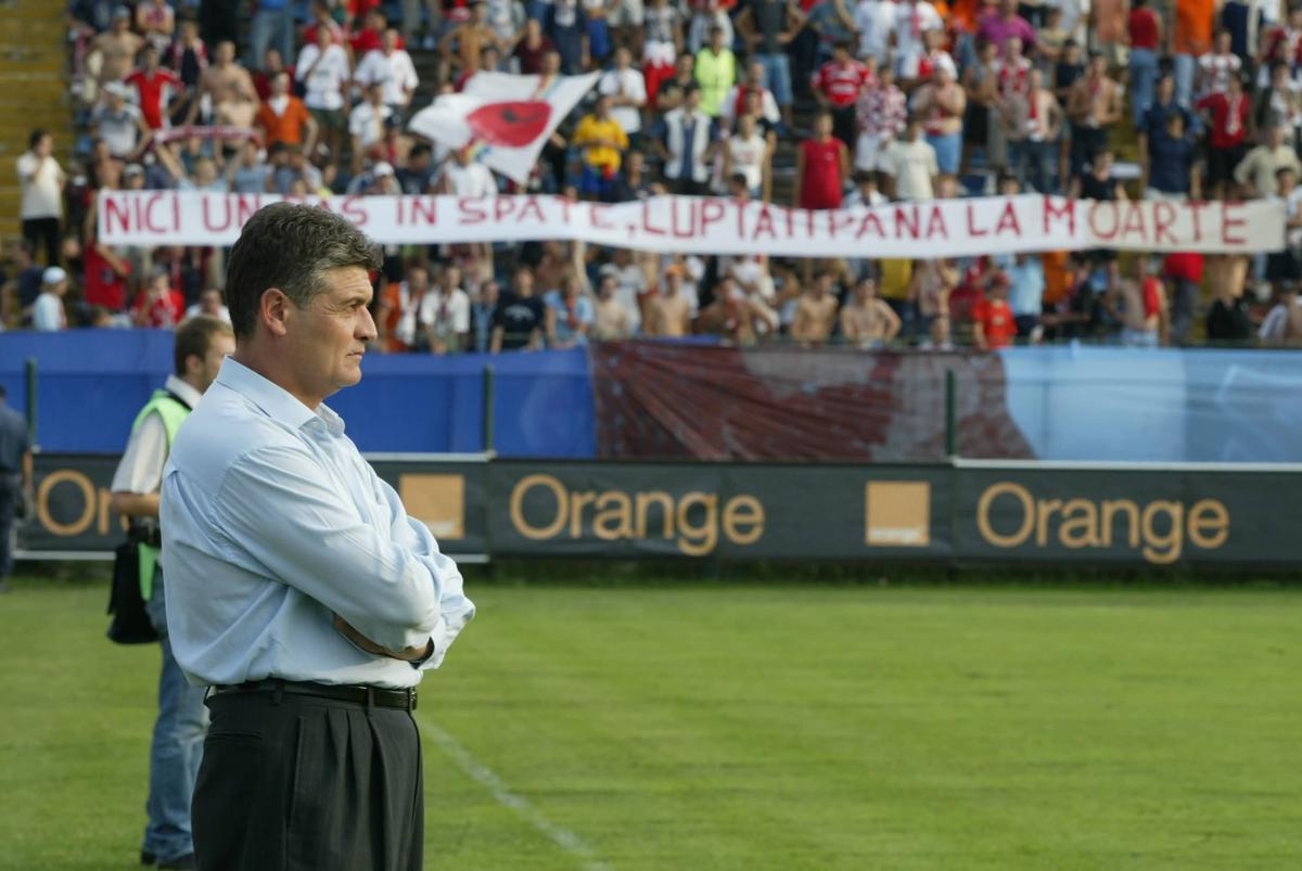 Imagini senzaționale de la primul FCSB - Dinamo din istorie » Burcă a comis-o, Pițurcă în extaz, MM pe garduri + Lupescu s-a însurat în timpul meciului