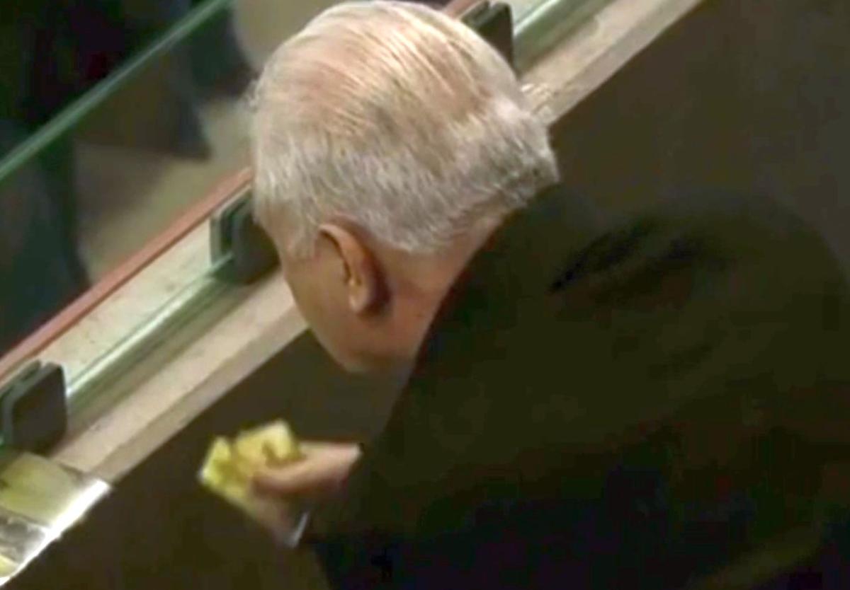 Ce a făcut Anghel Iordănescu în tribune la România - Elveția