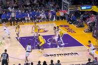 Moment VIRAL în NBA! Luka Doncic l-a lăsat mască pe LeBron James