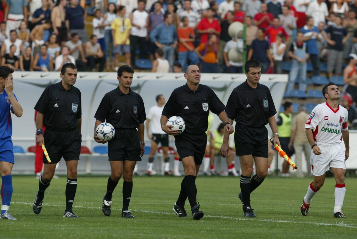 Imagini senzaționale de la primul FCSB - Dinamo din istorie » Burcă a comis-o, Pițurcă în extaz, MM pe garduri + Lupescu s-a însurat în timpul meciului