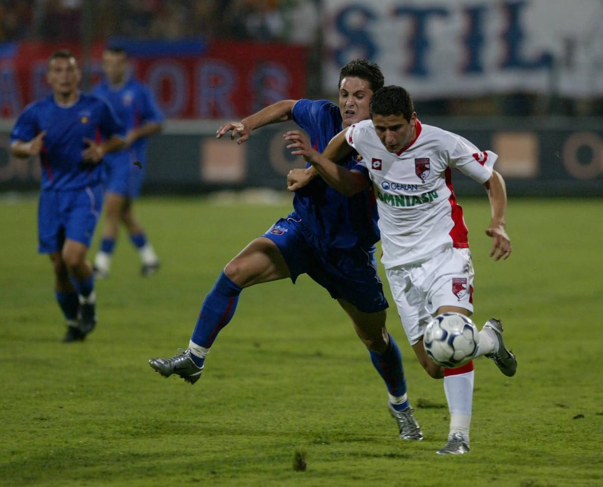 Imagini senzaționale de la primul FCSB - Dinamo din istorie » Burcă a comis-o, Pițurcă în extaz, MM pe garduri + Lupescu s-a însurat în timpul meciului