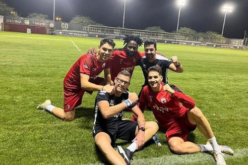 Antonio Sefer, primul din stânga pe rândul de sus // sursă foto: Instagram
