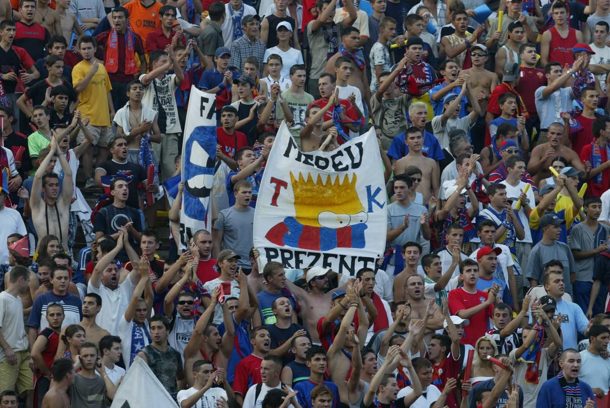 Imagini senzaționale de la primul FCSB - Dinamo din istorie » Burcă a comis-o, Pițurcă în extaz, MM pe garduri + Lupescu s-a însurat în timpul meciului