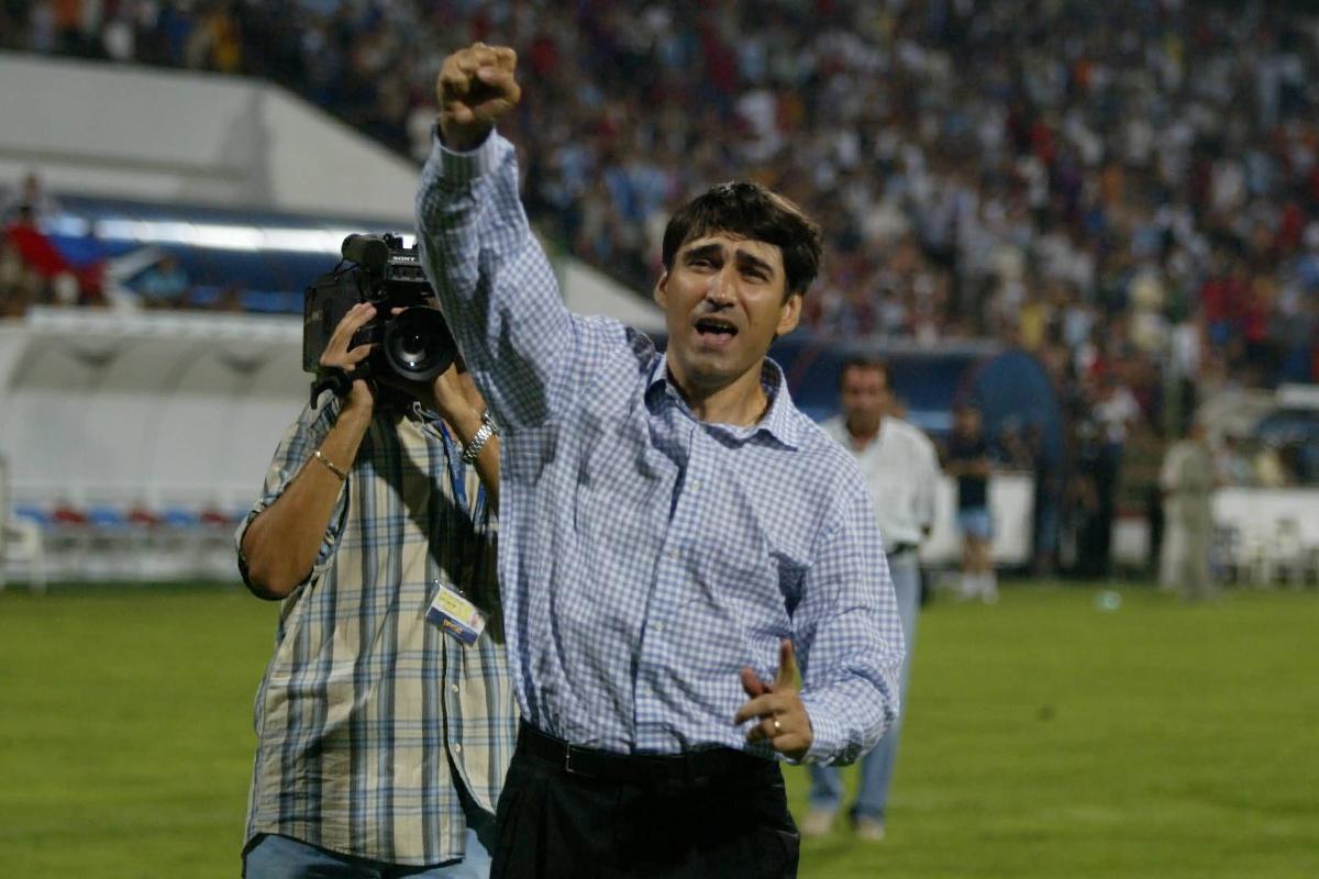 Imagini senzaționale de la primul FCSB - Dinamo din istorie » Burcă a comis-o, Pițurcă în extaz, MM pe garduri + Lupescu s-a însurat în timpul meciului
