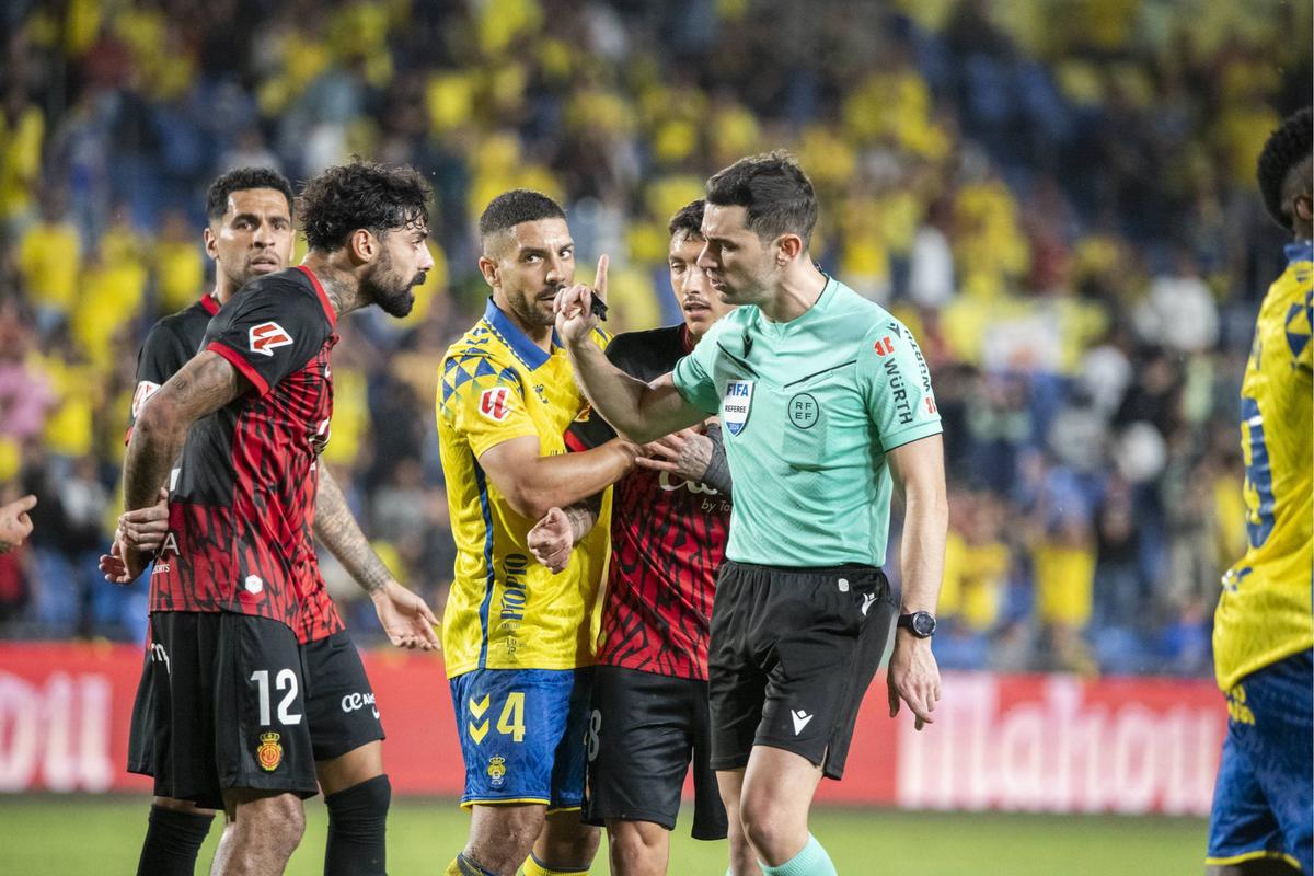 Decizie ciudată de arbitraj în Las Palmas - Mallorca