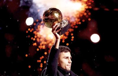 Rodri și-a prezentat Balonul de Aur de față cu Radu Drăgușin: spectacol pe Etihad