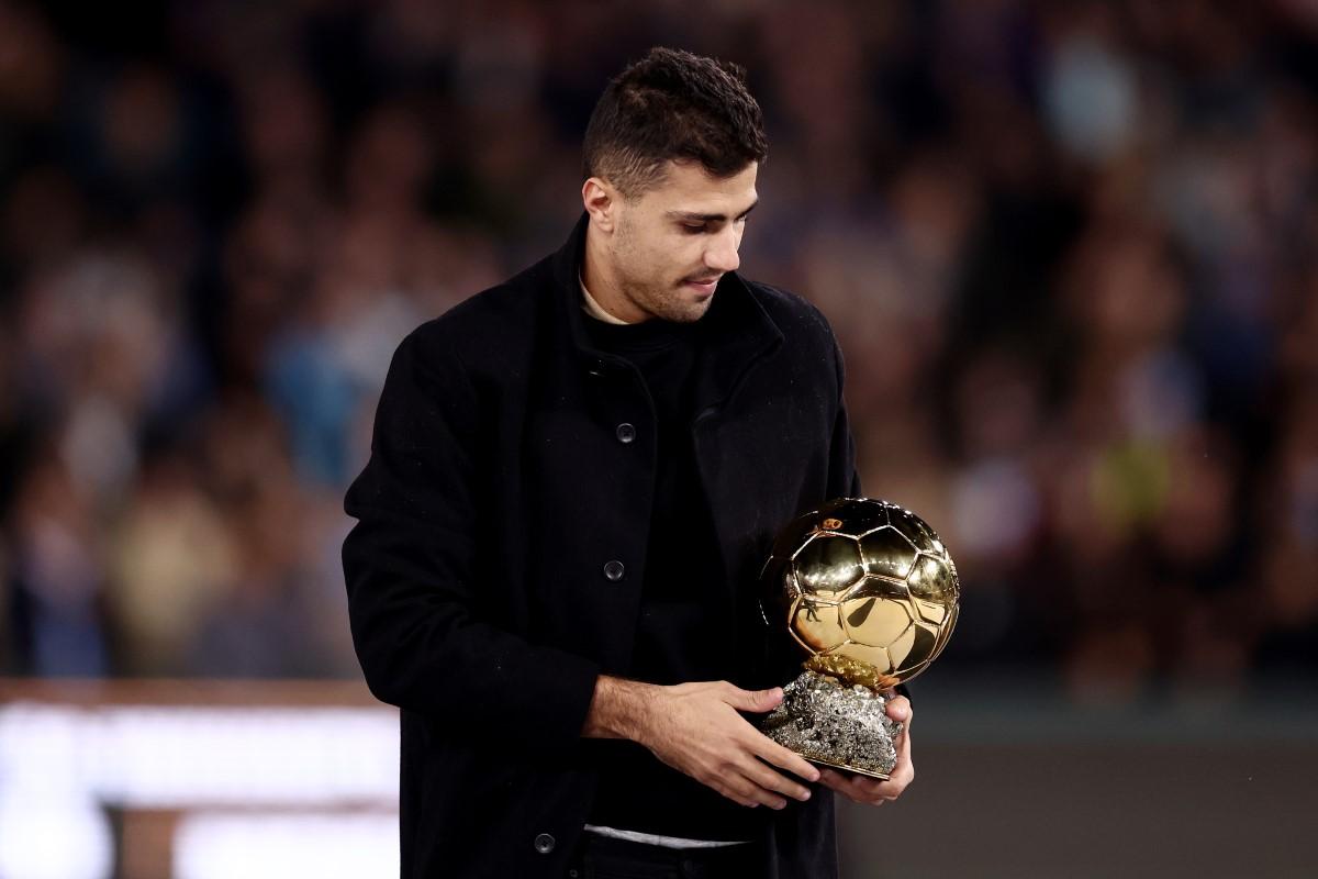 Rodri și-a prezentat Balonul de Aur de față cu Radu Drăgușin: spectacol pe Etihad