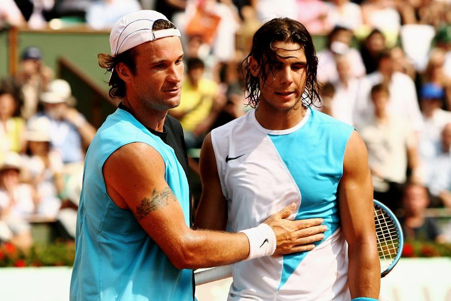 Carlos Moya învins de Rafael Nadal la Roland Garros 2006 Foto: Guliver/GettyImages Carlos Moya despre colaborarea cu Rafael Nadal: „Am avut îndoieli, uneori iei decizii sau ai conversații care nu sunt ușoare”