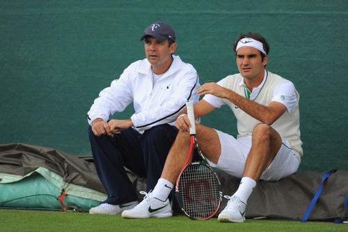 Paul Annacone, alături de Roger Federer la Wimbledon 2011/Foto: Getty Images