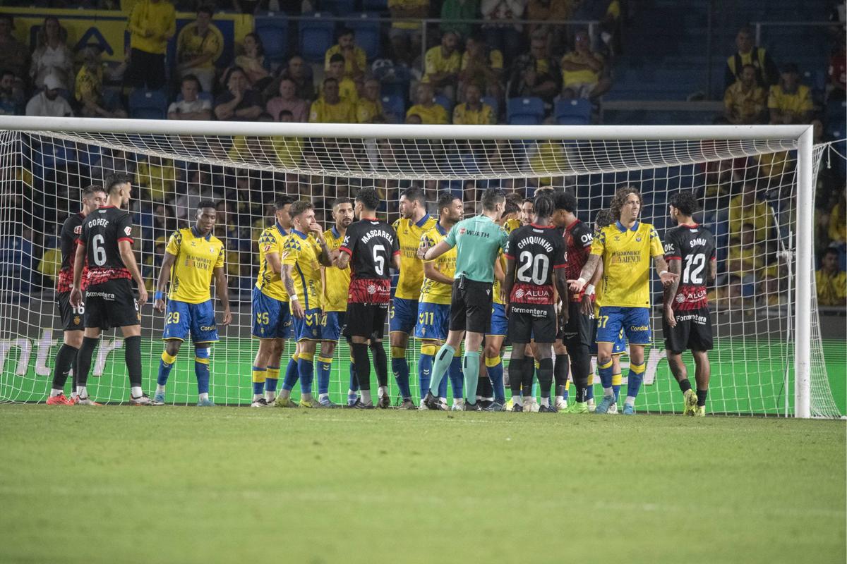 Decizie ciudată de arbitraj în Las Palmas - Mallorca