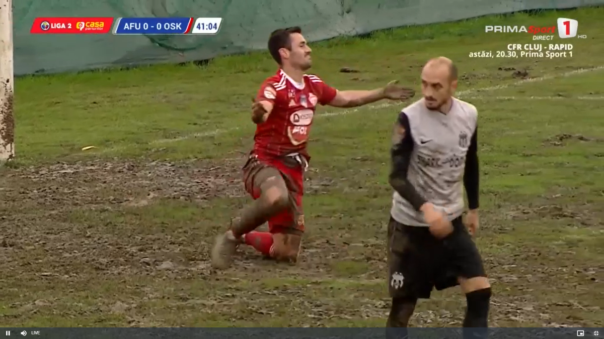 Gazonul de la CS Afumați - Sepsi / foto: capturi Prima Sport