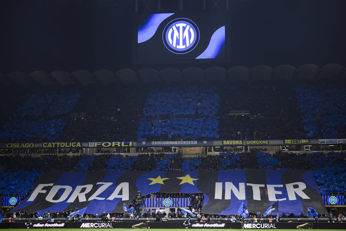 Scenografiile afișate înainte de Inter -Milan, primul derby pentru Cristi Chivu
