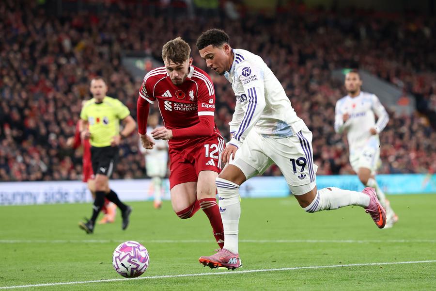 Jadon Sancho, evoluând pentru Aston Villa împotriva lui Liverpool pe Anfield (sezonul 2025/2026) // FOTO: Getty Images Gasperini vrea să aducă pe Olimpico doi jucători de la Manchester United