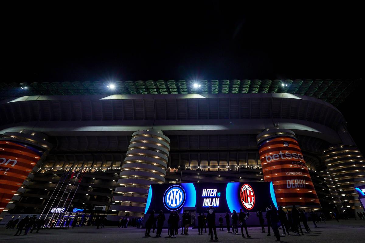 Scenografiile afișate înainte de Inter -Milan, primul derby pentru Cristi Chivu