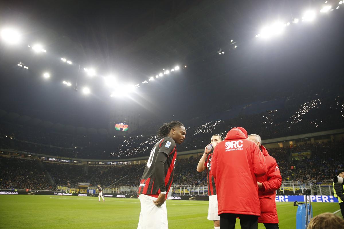 Nu s-a mai văzut în Inter - AC Milan! » Ce a apărut în peluza ultrașilor, la primul derby al lui Cristi Chivu