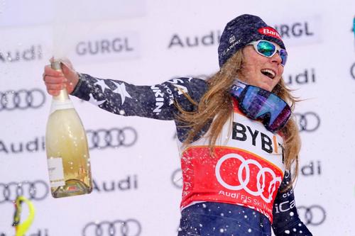 Mikaella Shiffrin sărbătorind victoria cu numărul 103 în Cupa Mondială Foto: Imago Images