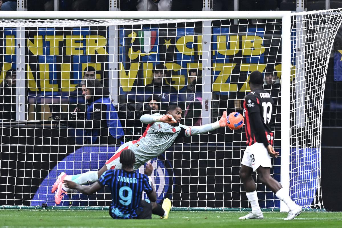 Scenografiile afișate înainte de Inter -Milan, primul derby pentru Cristi Chivu