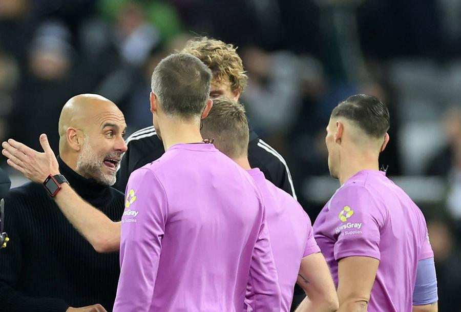Pep Guardiola se ceartă cu arbitrul după eșecul lui Manchester City cu Newcastle / Foto: Imago Haos la final! Incredibil ce a putut să facă Guardiola