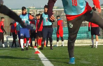 FOTO Gafă amuzantă la CSA Steaua! Un junior a venit la antrenament în echipamentul FCSB + reacția lui MM Stoica
