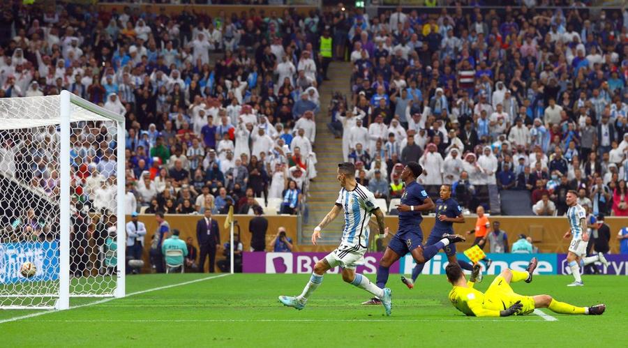 La aproape 35 de ani, Di Maria a jucat fantastic în finală. A obținut penalty-ul din care Messi a deschis scorul, apoi a marcat al doilea gol al sud-americanilor FOTO Imago Top 3 personal la finala de la Doha