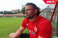 Strigat „Ionică” sau „Petrică”, sud-africanul Van Heerden gândește și cântă românește: „Roata morii se-nvârtește / Țac, țac, țac!”