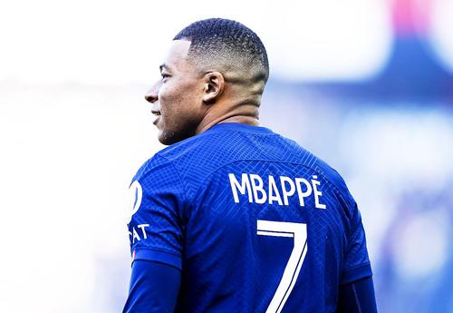 Real Madrid ar fi gata să achite un miliard de euro pentru a-l achiziționa pe Kylian Mbappe (24 de ani) de la PSG.