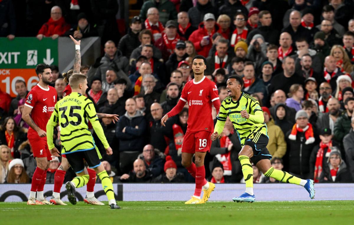 Arsenal supraviețuiește infernului de pe Anfield Road și rămâne lider în Premier League! Recordul stabilit de Salah + clasamentul ACUM