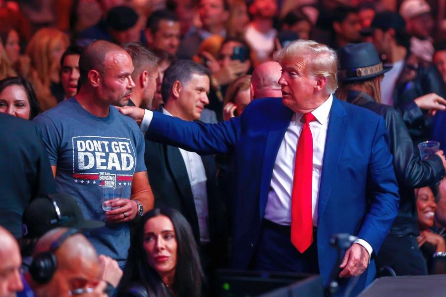 Cum își folosește Donald Trump sportul preferat pentru a le lua fața rivalilor în campania pentru Casa Albă