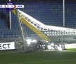 Clipe de groază: unul dintre stâlpii nocturnei s-a prăbușit chiar în timpul meciului!